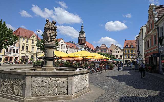 Altmarkt und Marktbrunnen in Cottbus