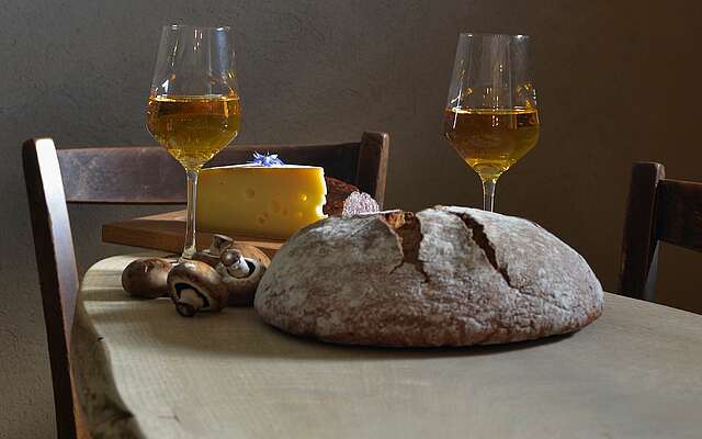 Brotzeit mit Apfelwein und Käse